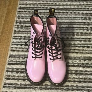 pink dr martens, women’s 10